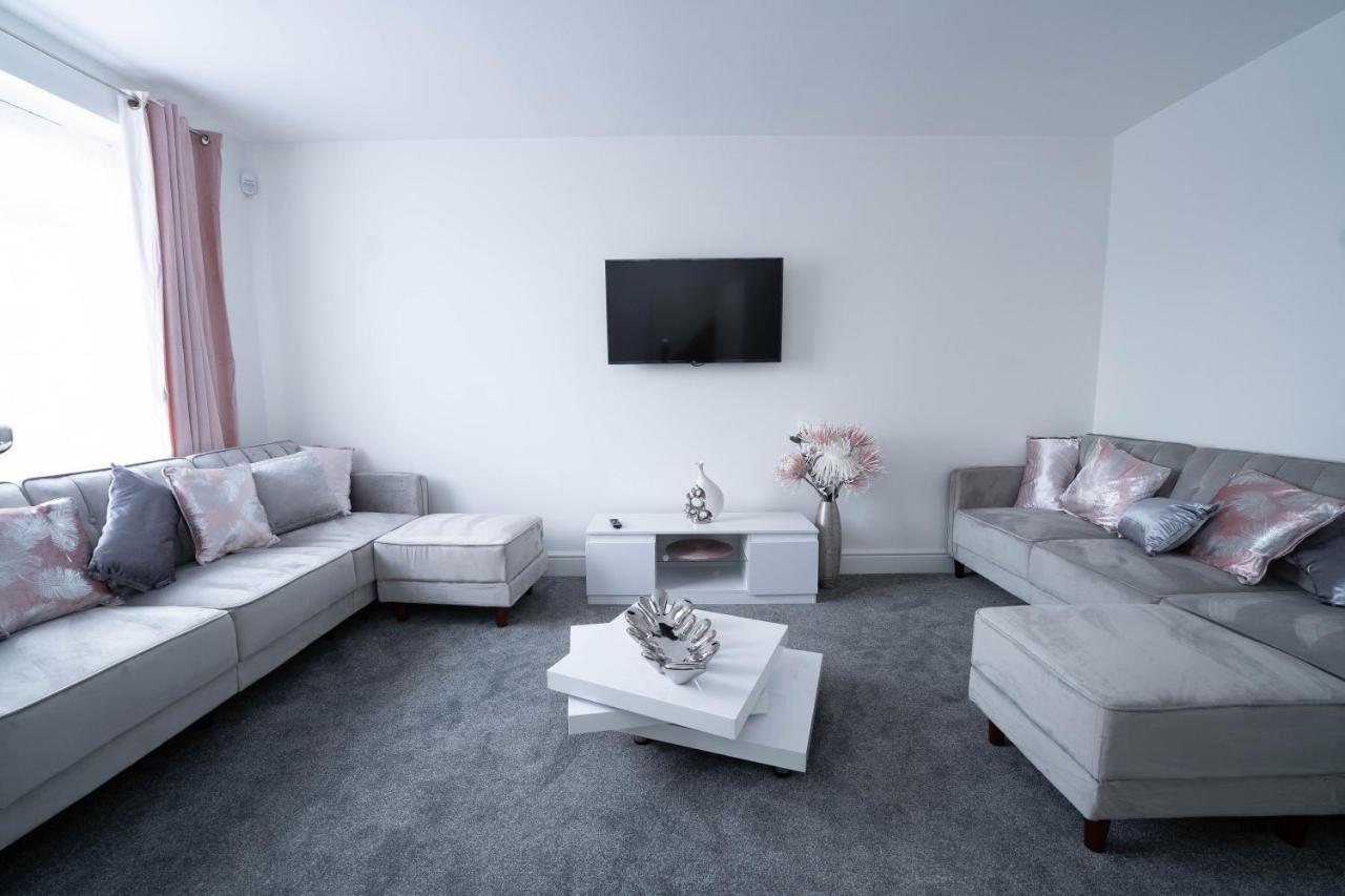 Entire Modern Home With Private Parking For 6/8 Persons Worksop Exterior photo
