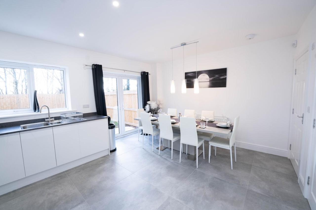 Entire Modern Home With Private Parking For 6/8 Persons Worksop Exterior photo