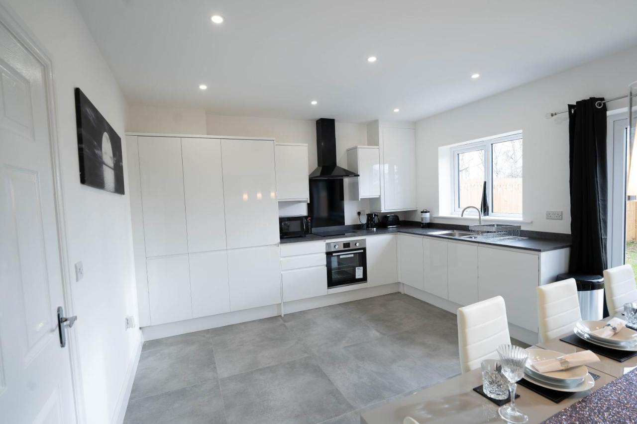 Entire Modern Home With Private Parking For 6/8 Persons Worksop Exterior photo